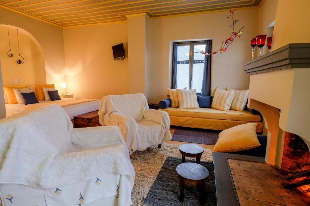 Kyriaki Guesthouse & Suites 암피키아 외부 사진